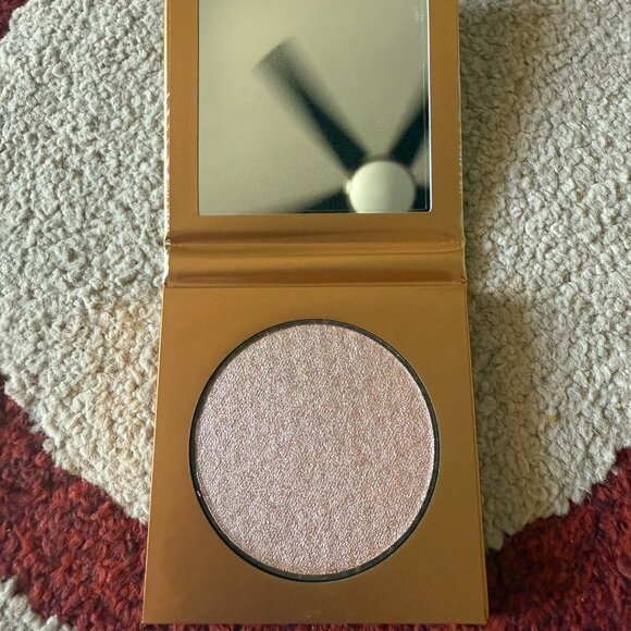 Jaclyn Cosmetics Putty Highlighter in shade "Glazed Out" - Picture 4 of 4